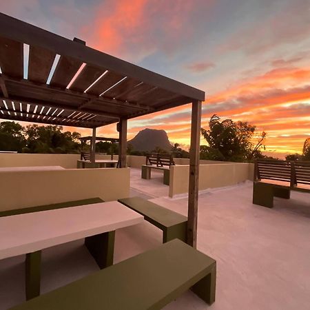 Loukaz -Entire Rental Units W Panoramic Rooftop Coteau Raffin ภายนอก รูปภาพ