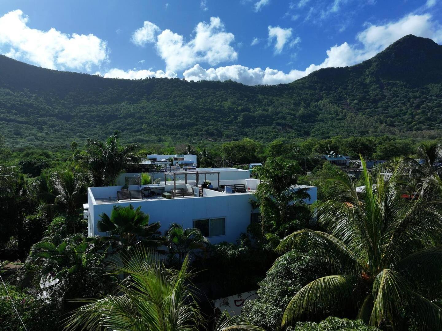Loukaz -Entire Rental Units W Panoramic Rooftop Coteau Raffin ภายนอก รูปภาพ