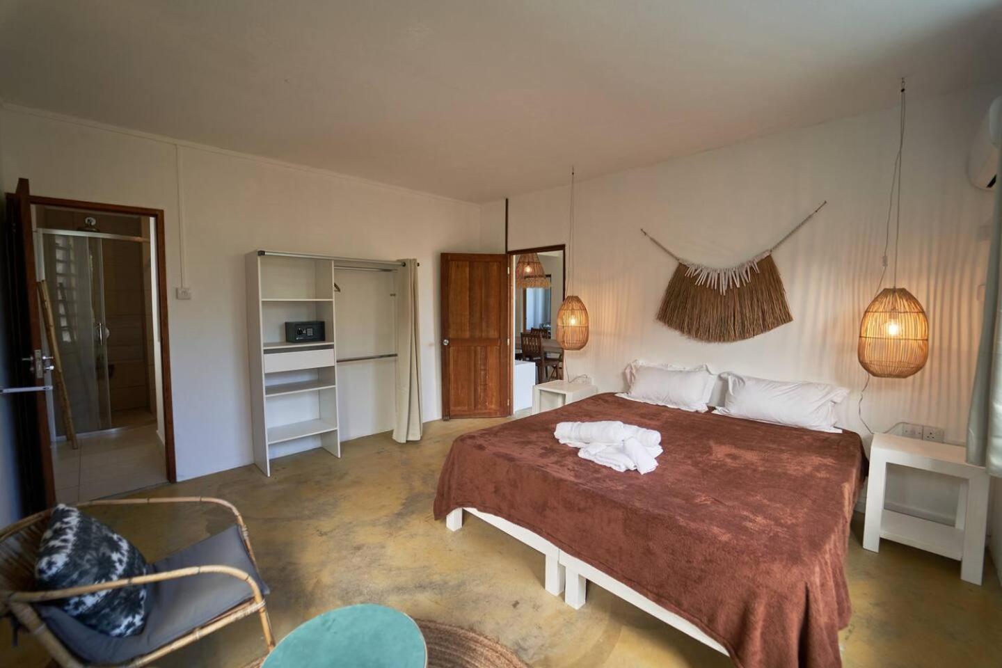 Loukaz -Entire Rental Units W Panoramic Rooftop Coteau Raffin ภายนอก รูปภาพ