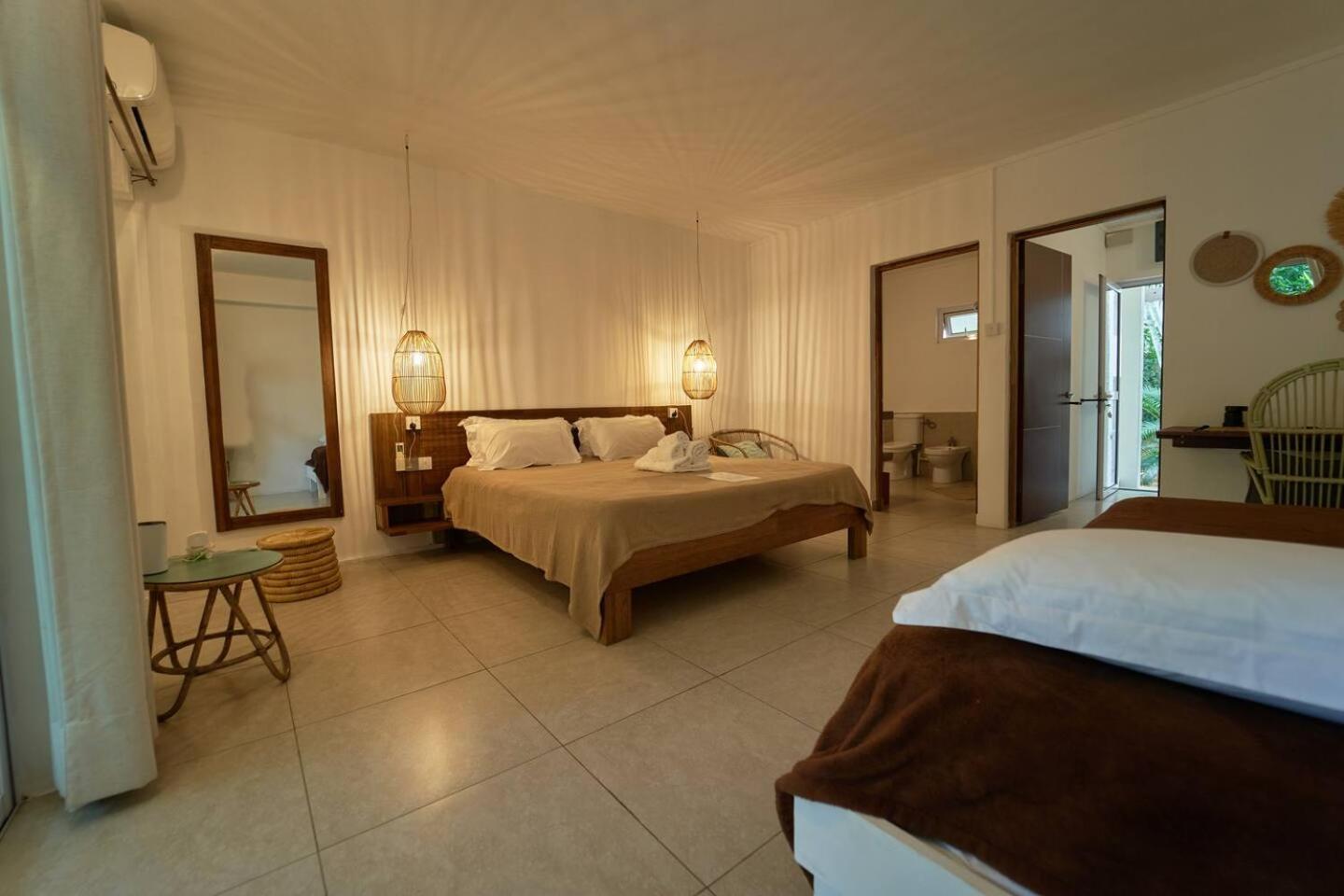Loukaz -Entire Rental Units W Panoramic Rooftop Coteau Raffin ภายนอก รูปภาพ
