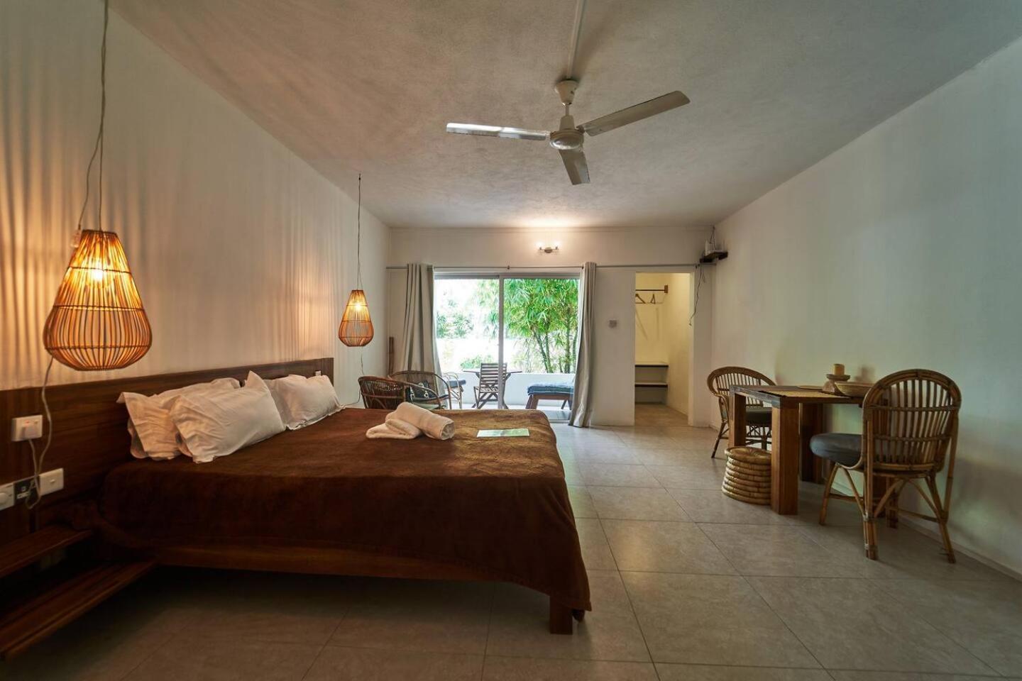 Loukaz -Entire Rental Units W Panoramic Rooftop Coteau Raffin ภายนอก รูปภาพ