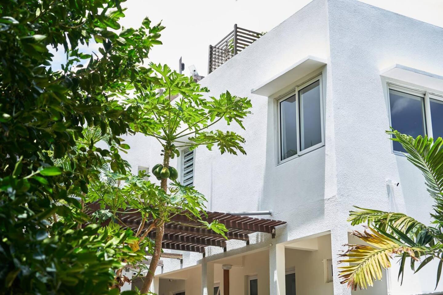 Loukaz -Entire Rental Units W Panoramic Rooftop Coteau Raffin ภายนอก รูปภาพ