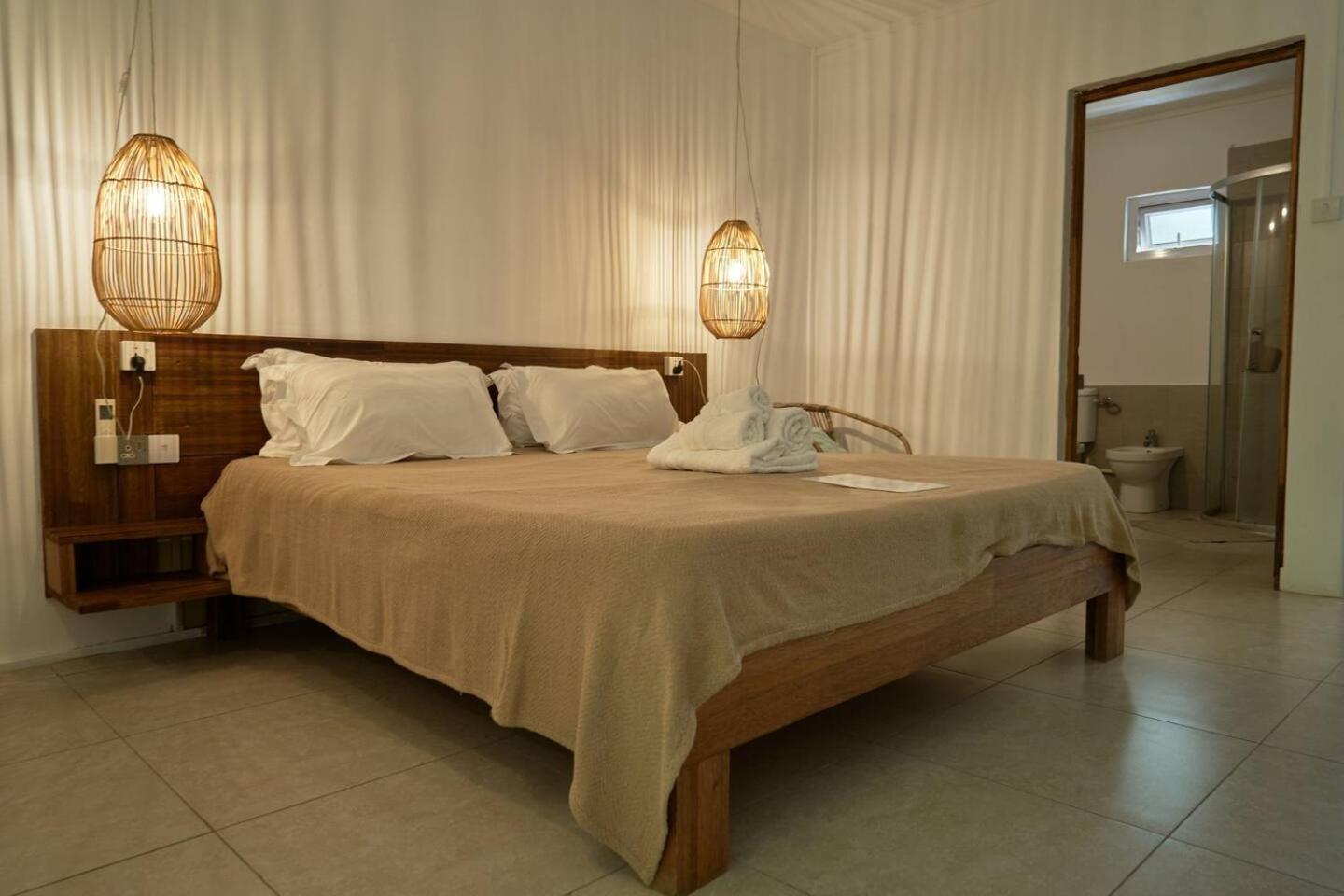 Loukaz -Entire Rental Units W Panoramic Rooftop Coteau Raffin ภายนอก รูปภาพ