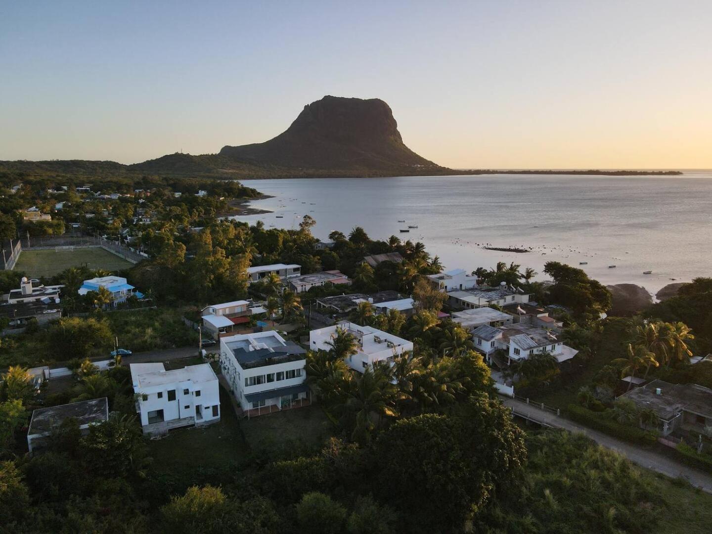 Loukaz -Entire Rental Units W Panoramic Rooftop Coteau Raffin ภายนอก รูปภาพ