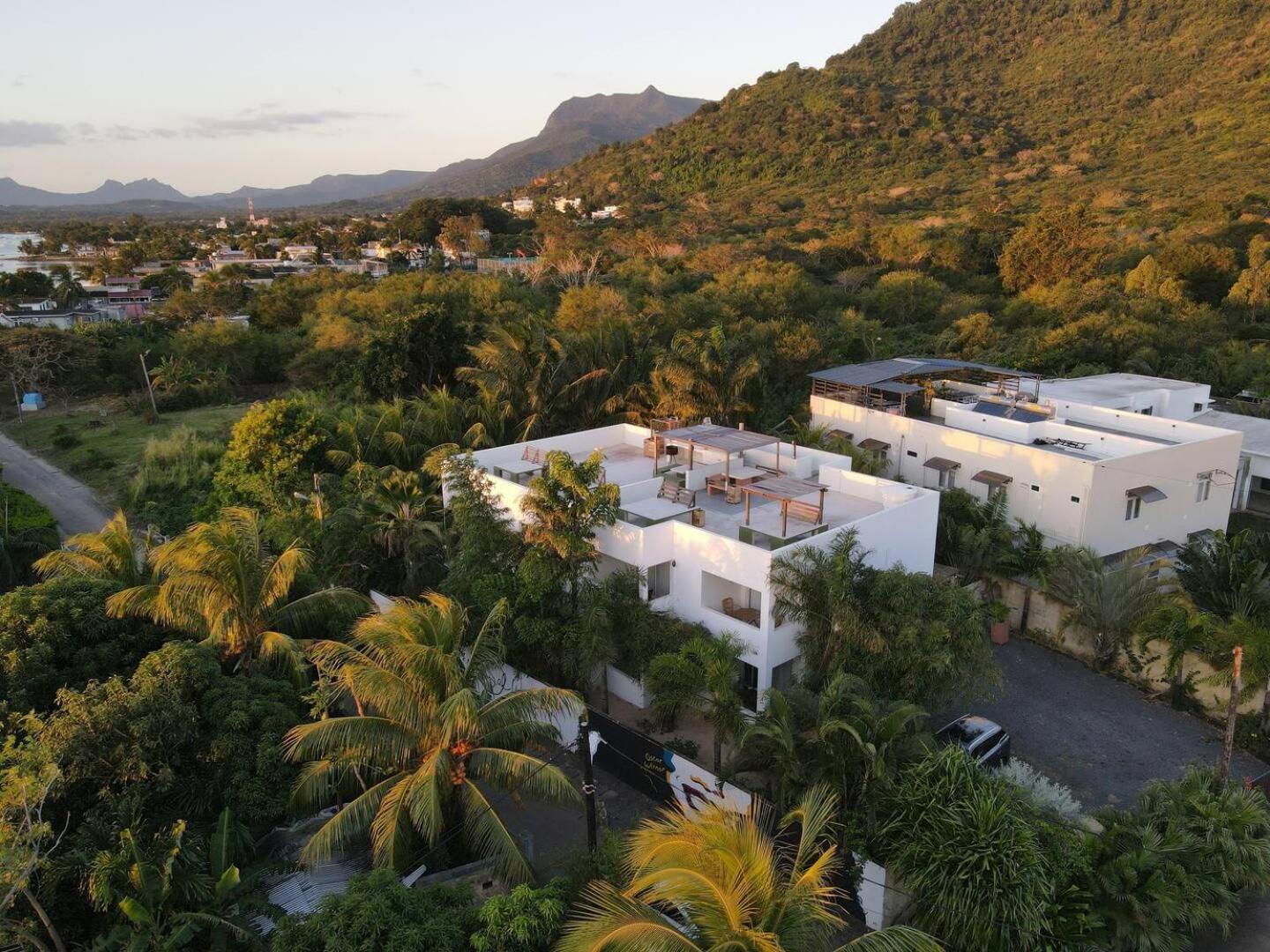 Loukaz -Entire Rental Units W Panoramic Rooftop Coteau Raffin ภายนอก รูปภาพ