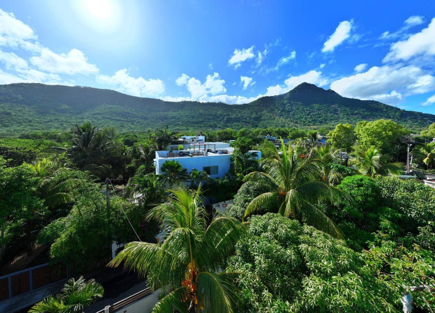 Loukaz -Entire Rental Units W Panoramic Rooftop Coteau Raffin ภายนอก รูปภาพ